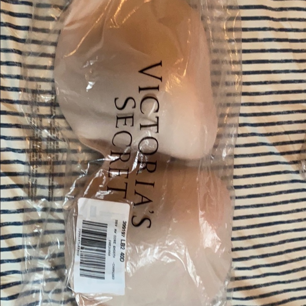 NWT Victoria secret Bra size 40D